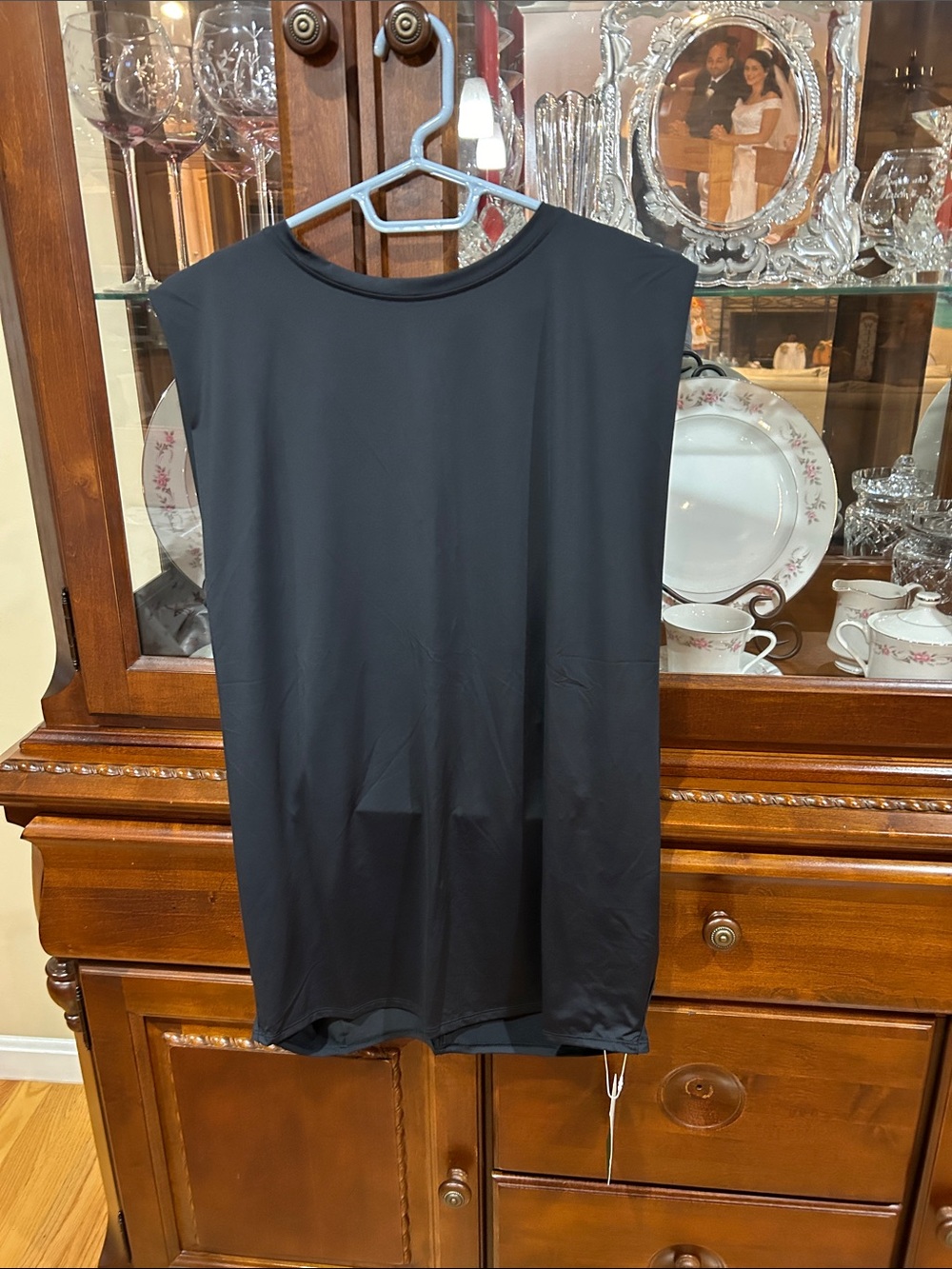 HALARA Black Womans Sleeveless Crew Tank